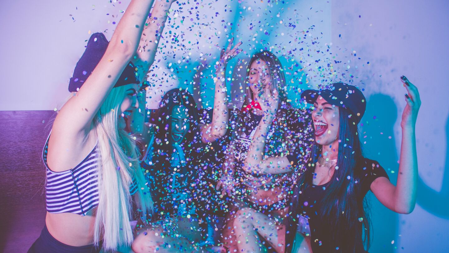 Un grupo de chicas de fiesta