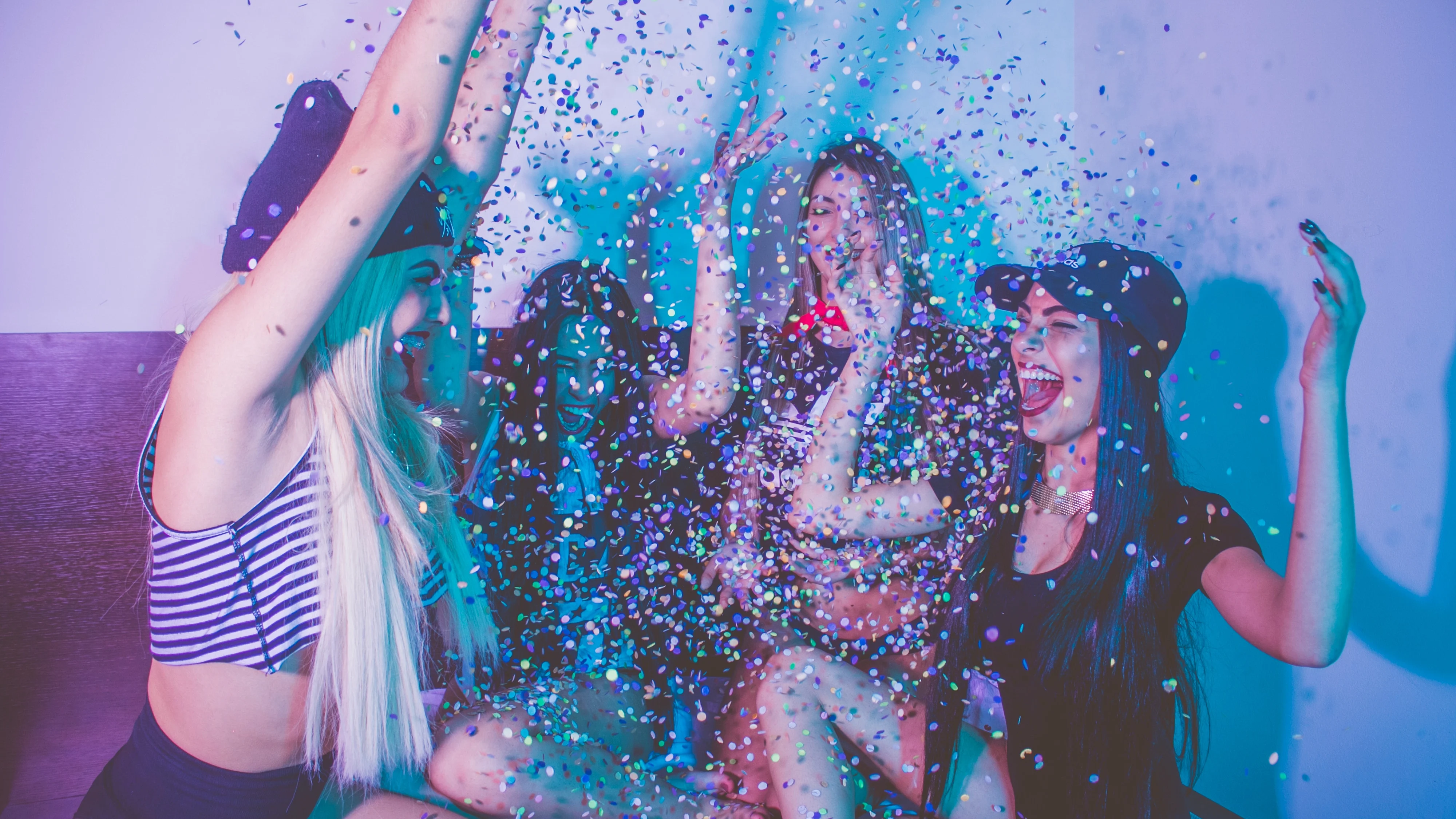 Un grupo de chicas de fiesta