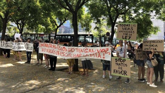 Protestas a las puertas de los juzgados en defensa de Sota