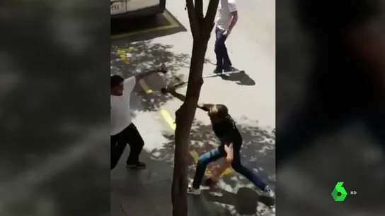 Dos heridos y tres detenidos tras una pelea a machetazos en L'Hospitalet Dos heridos y tres detenidos tras una pelea a machetazos en L'Hospitalet