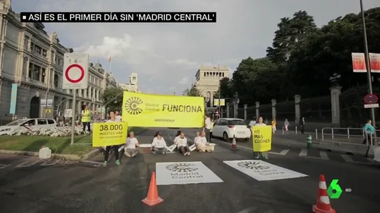 Protestas y atascos en el primer día sin Madrid Central Protestas y atascos en el primer día sin Madrid Central
