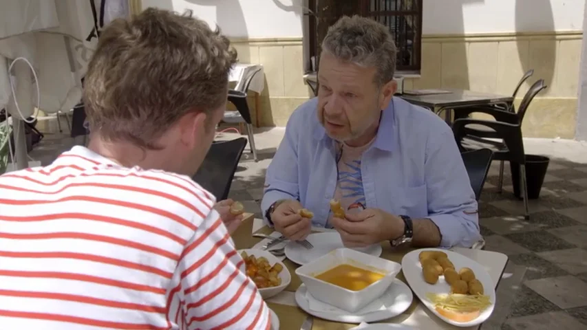 Croquetas pastosas, gazpacho insípido o salsa brava que no se puede reconocer: así es lo que comen los turistas 