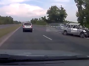 El peligroso &quot;efecto vieja del visillo&quot; del que alerta la Guardia Civil: así puede convertirse en múltiple un accidente de coche