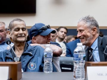 Luis Álvarez, compareciendo en el Congreso para pedir atención médica para quienes 11S. Luis Álvarez, compareciendo en el Congreso para pedir atención médica para quienes 11S.