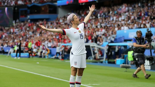 Megan Rapinoe realiza su icónica celebración Megan Rapinoe realiza su icónica celebración