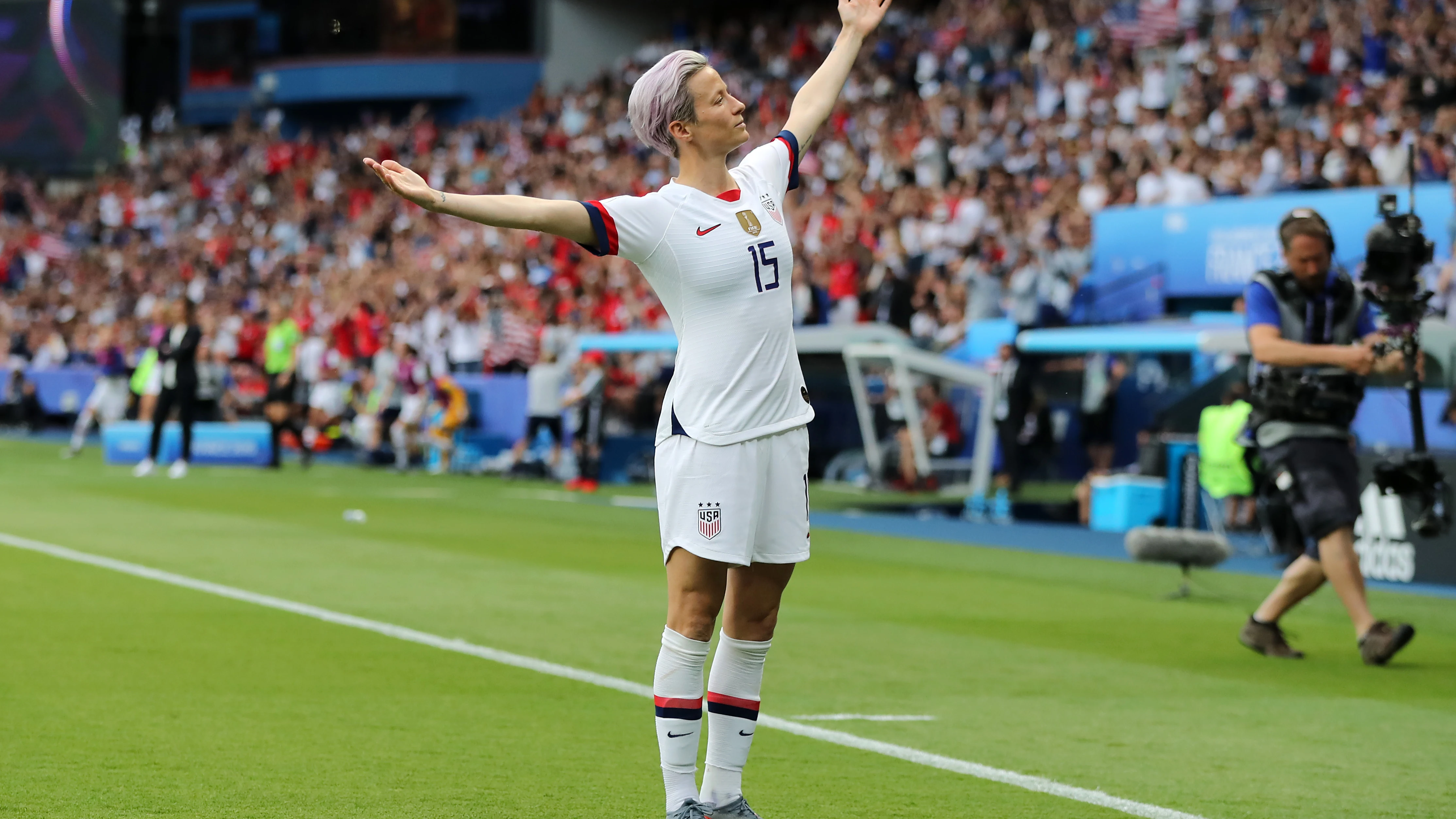 Megan Rapinoe realiza su icónica celebración