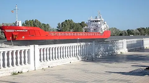 Con vistas al río Con vistas al río