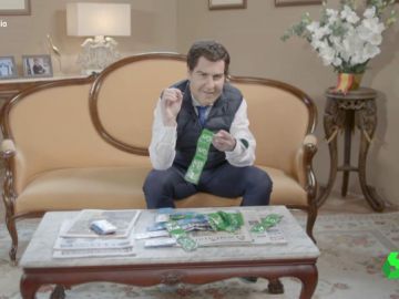 Así se metió Joaquín Reyes en la piel de Juanma Moreno 'pinchando' preservativos de Vox Así se metió Joaquín Reyes en la piel de Juanma Moreno 'pinchando' preservativos de Vox