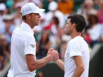Querrey y Thiem se saludan tras el encuentro Querrey y Thiem se saludan tras el encuentro