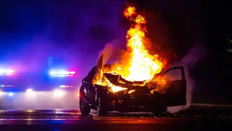 Tesla Model S ardiendo  Tesla Model S ardiendo