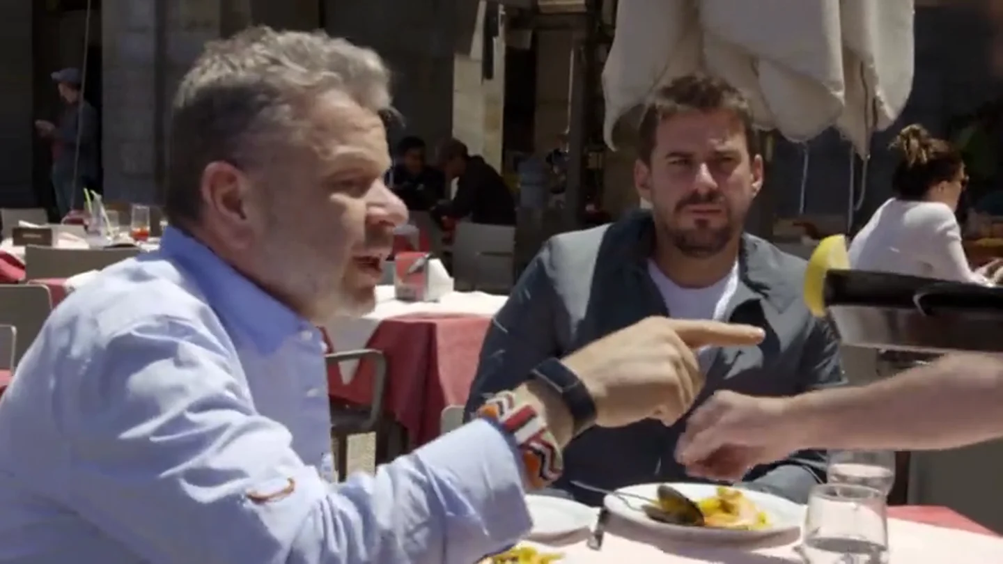 La indignación de Chicote al ver las paellas que sirven en un restaurante de la Plaza Mayor: "Se piensan que uno no se entera de nada" La indignación de Chicote al ver las paellas que sirven en un restaurante de la Plaza Mayor: "Se piensan que uno no se entera de nada"