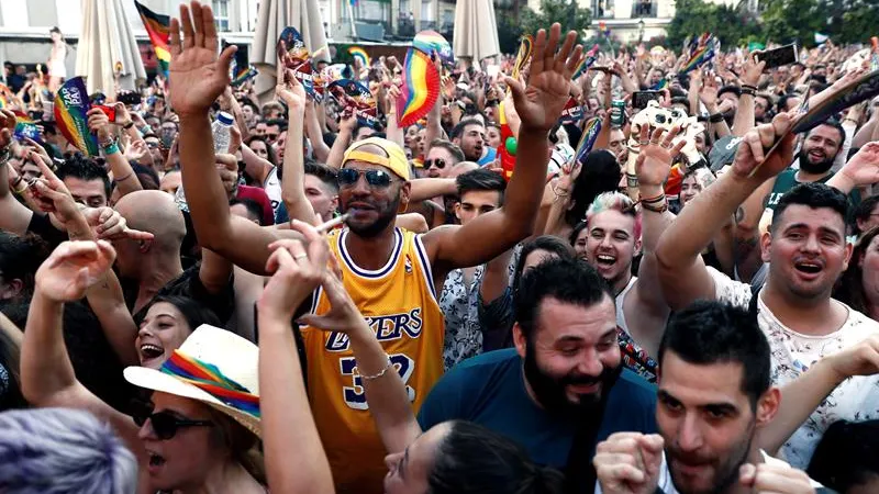 Asistentes a la lectura del pregón del Orgullo 2019