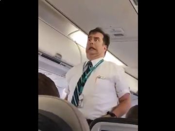 Las divertidas indicaciones de seguridad de un auxiliar de vuelo Las divertidas indicaciones de seguridad de un auxiliar de vuelo