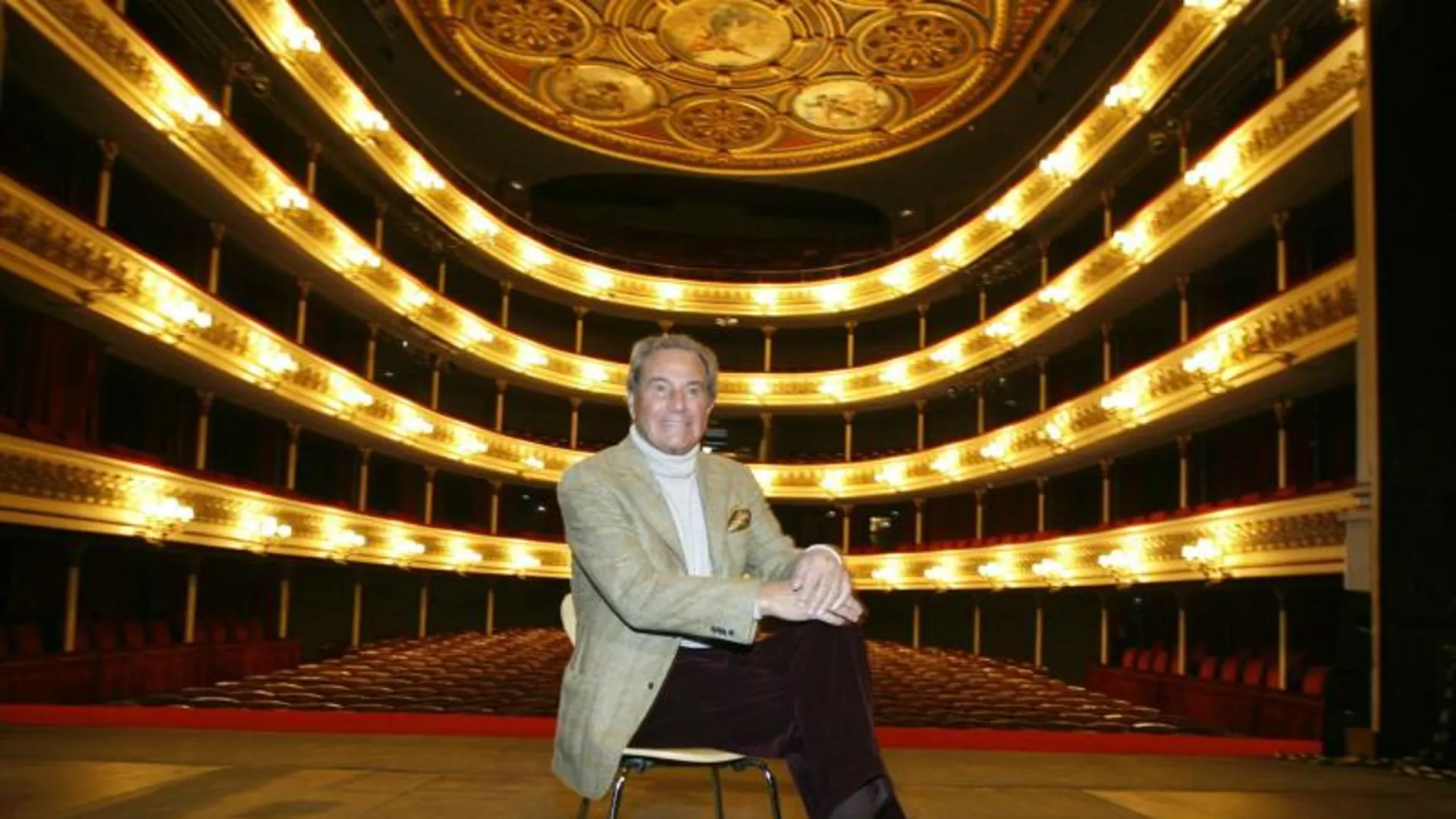 El actor Arturo Fernández en una imagen de archivo en el Teatro Principal de Zaragoza