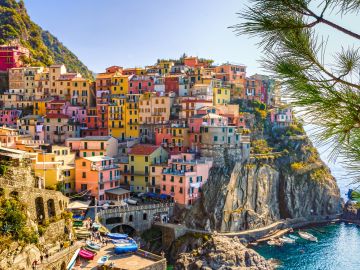 Imagen de las casas de un pueblo costero en Italia. Imagen de las casas de un pueblo costero en Italia.