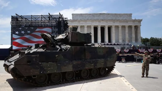 Trump divide a los estadounidenses en su fiesta nacional: organiza un enorme y costoso desfile militar Trump divide a los estadounidenses en su fiesta nacional: organiza un enorme y costoso desfile militar