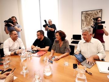 Los portavoces del PSN, Podemos, Geroa Bai e Izquierda-Ezkerra mantienen una reunión. Los portavoces del PSN, Podemos, Geroa Bai e Izquierda-Ezkerra mantienen una reunión.