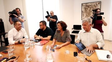 Los portavoces del PSN, Podemos, Geroa Bai e Izquierda-Ezkerra mantienen una reunión.