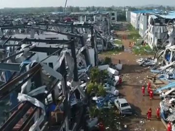 Al menos seis muertos y 190 heridos en China tras el paso de un devastador tornado Al menos seis muertos y 190 heridos en China tras el paso de un devastador tornado
