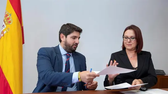 El presidente en funciones de la Región de Murcia Fernando López Miras (PP) y la diputada de Ciudadanos Isabel Franco El presidente en funciones de la Región de Murcia Fernando López Miras (PP) y la diputada de Ciudadanos Isabel Franco