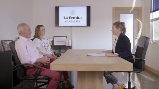 La jefa infiltrada revela su identidad a los ganaderos La jefa infiltrada revela su identidad a los ganaderos