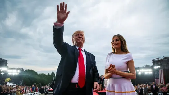 Donald Trump posa junto a Melania Donald Trump posa junto a Melania