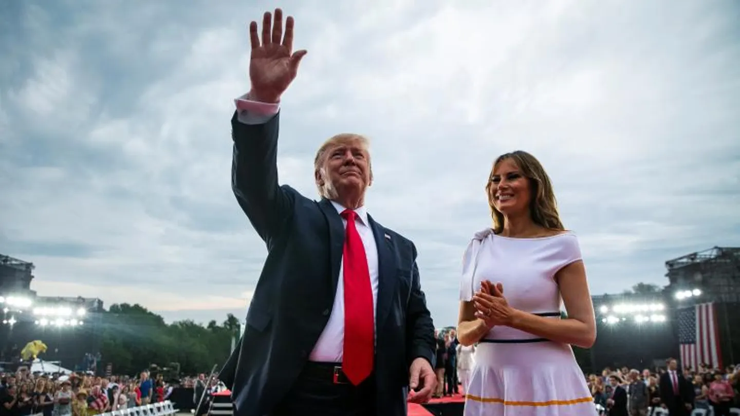 Donald Trump posa junto a Melania Donald Trump posa junto a Melania