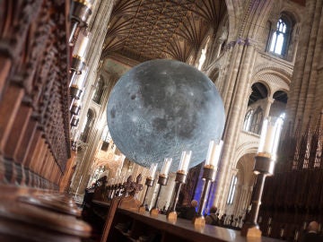 Museo de la Luna en Peterborough Cathedral Museo de la Luna en Peterborough Cathedral