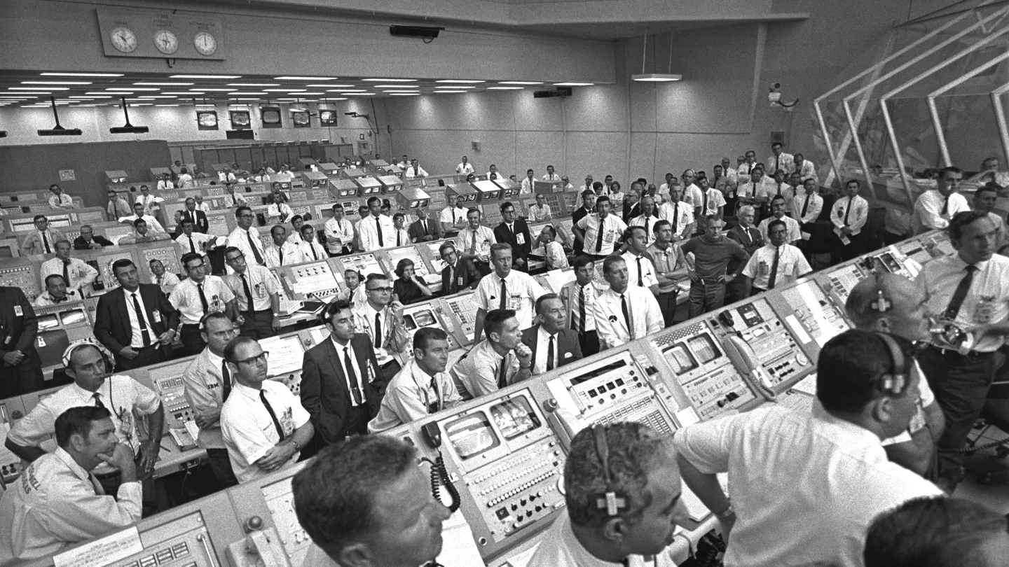 Centro de Control de Lanzamiento del Apolo 11, Centro Espacial Kennedy, 1969. Sala de control del lanzamiento del Apolo 11