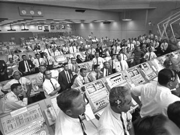 Centro de Control de Lanzamiento del Apolo 11, Centro Espacial Kennedy, 1969. Centro de Control de Lanzamiento del Apolo 11, Centro Espacial Kennedy, 1969.