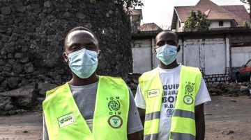 Sanitarios en la República Democrática del Congo luchan contra el ébola