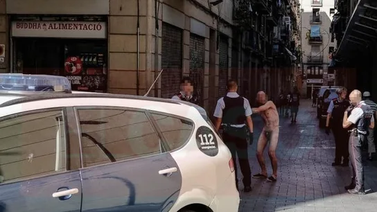 El hombre detenido por acosar desnudo a mujeres y niños El hombre detenido por acosar desnudo a mujeres y niños