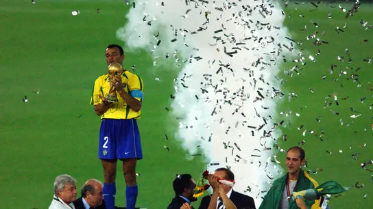 Cafú, levantando la Copa del Mundo Cafú, levantando la Copa del Mundo