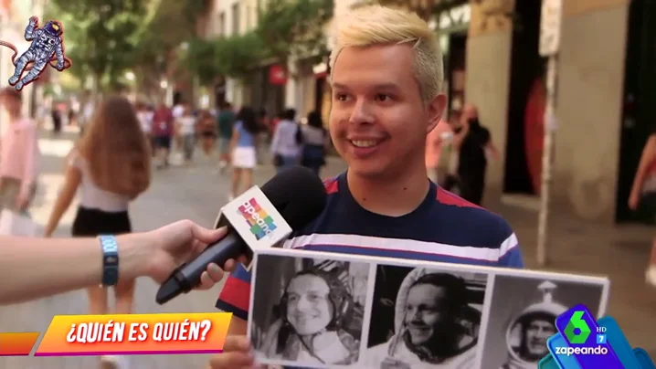 Un joven habla de la llegada del hombre a La Luna