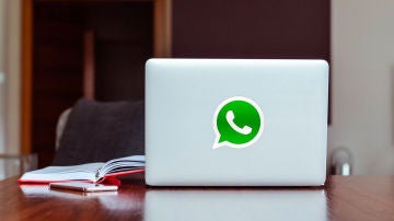WhatsApp en un ordenador portátil