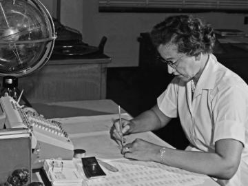 Katherine Johnson en el Centro de Investigación Langley de la NASA, 1962. Katherine Johnson en el Centro de Investigación Langley de la NASA, 1962.