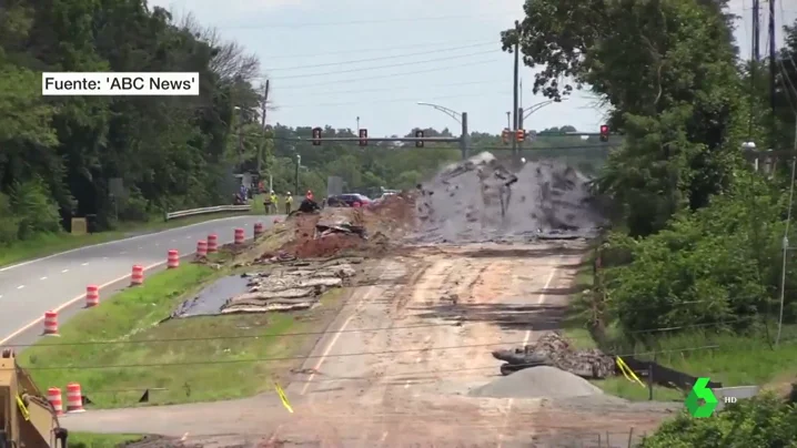 Espectacular voladura subterránea en una carretera de Virignia