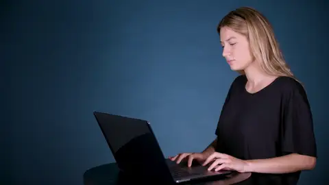 Cómo reducir el daño a tus ojos por mirar muchas horas la pantalla de tu ordenador Cómo reducir el daño a tus ojos por mirar muchas horas la pantalla de tu ordenador