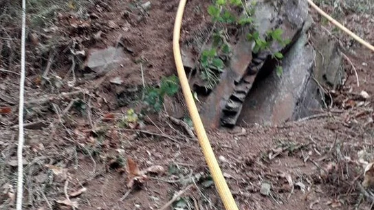 El conductor de un camión muere tras salirse de la carretera AS-35 El conductor de un camión muere tras salirse de la carretera AS-35