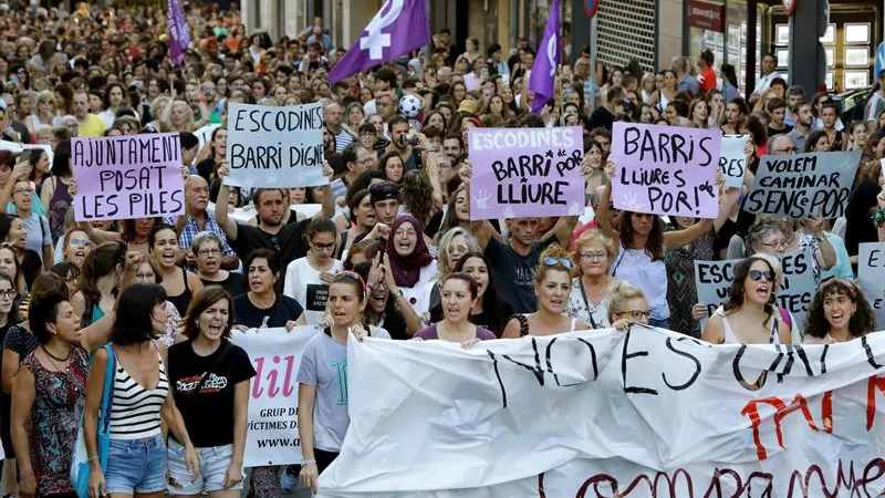 Concentración de repulsa por la agresión sexual en Manresa