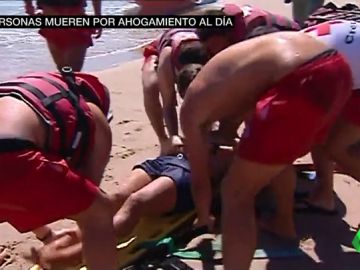 Mueren tres personas al día ahogadas por imprudencias en el mar Mueren tres personas al día ahogadas por imprudencias en el mar