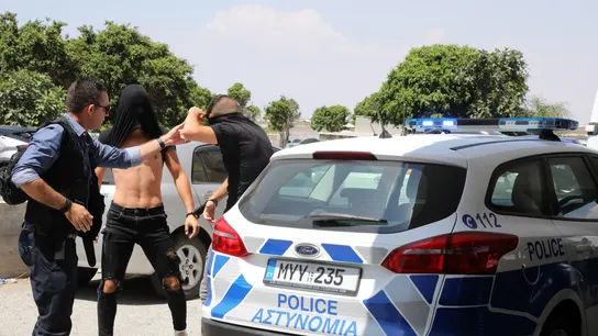 Los sospechosos de violación a su llegada al juzgado chipriota Los sospechosos de violación a su llegada al juzgado chipriota