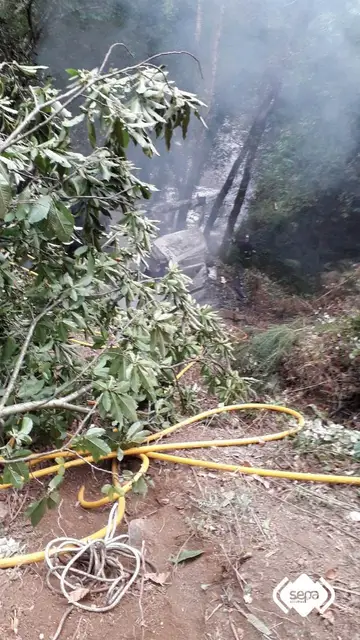 Los Bomberos tuvieron problemas para acceder a la zona del accidente Los Bomberos tuvieron problemas para acceder a la zona del accidente