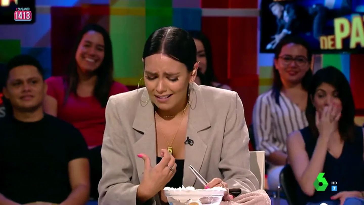 El incidente de Cristina Pedroche que asusta a todo el plató de Zapeando: "¡Me he cortado, joder!" El incidente de Cristina Pedroche que asusta a todo el plató de Zapeando: "¡Me he cortado, joder!"