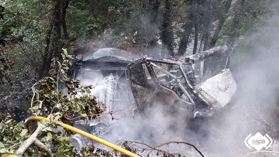 Así ha quedado el camión tras incendiarse Así ha quedado el camión tras incendiarse