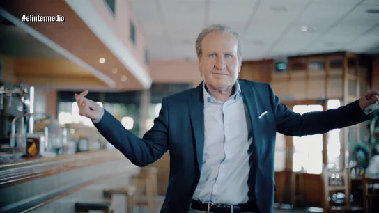 Cuando Joaquín Reyes fue el Juan Carlos I: "En Botsuana el rifle lo llevaba de bastón, a los elefantes los mataba de la risa" Cuando Joaquín Reyes fue el Juan Carlos I: "En Botsuana el rifle lo llevaba de bastón, a los elefantes los mataba de la risa"