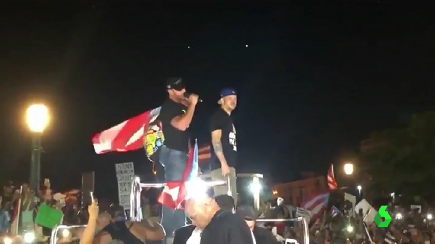 La manifestación contra el gobernador de Puerto Rico en la que participó Ricky Martin y terminó con disturbios La manifestación contra el gobernador de Puerto Rico en la que participó Ricky Martin y terminó con disturbios