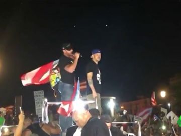 La manifestación contra el gobernador de Puerto Rico en la que participó Ricky Martin y terminó con disturbios La manifestación contra el gobernador de Puerto Rico en la que participó Ricky Martin y terminó con disturbios