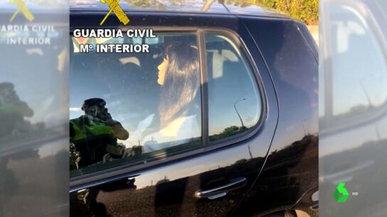 Maniqu&iacute; dentro de un coche para poder pasar por el carril de alta ocupaci&oacute;n.