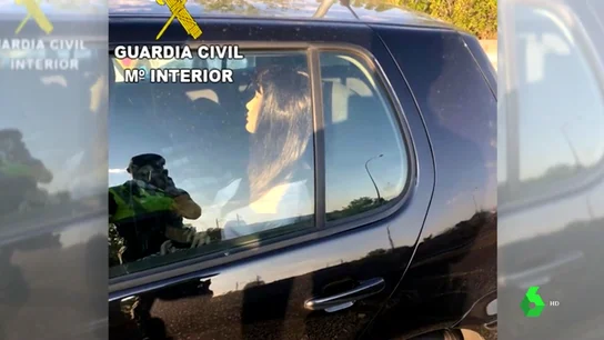 Maniquí dentro de un coche para poder pasar por el carril de alta ocupación Maniquí dentro de un coche para poder pasar por el carril de alta ocupación.